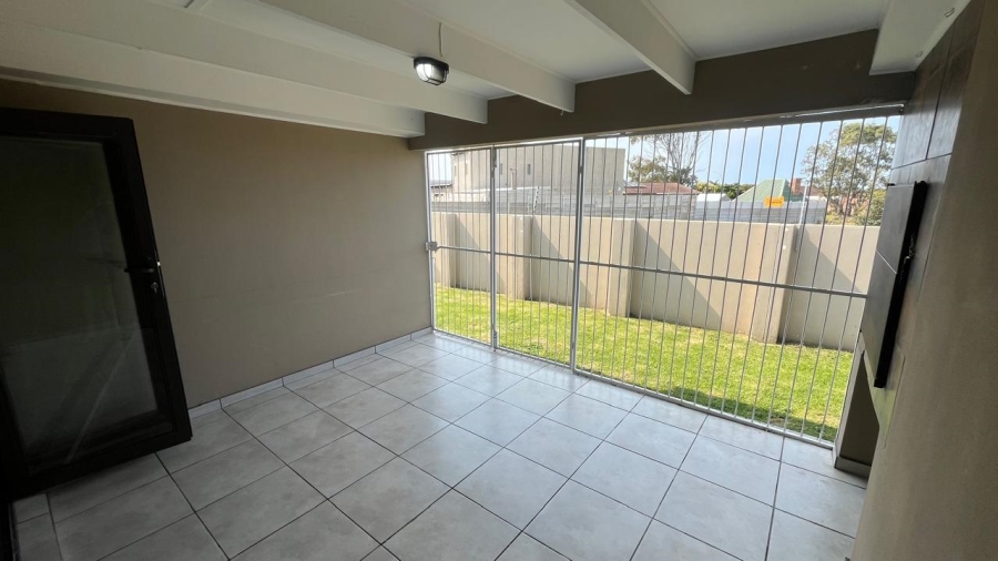 To Let 4 Bedroom Property for Rent in Fountains Estate Eastern Cape